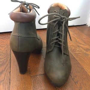 Green American Living booties!! Size 7.5